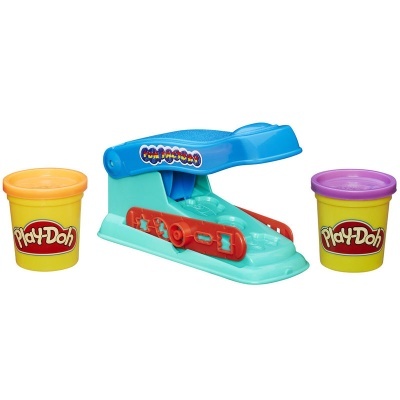 Conjunto de brinquedo Play-Doh com dois potes de massa e molde de plástico colorido.