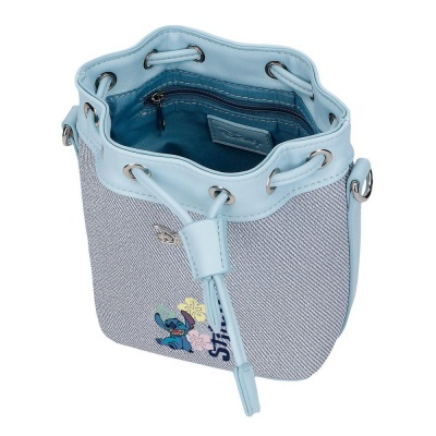 Mala saco azul clara com padrão risca de giz e personagem Stitch