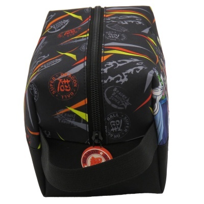 Necessaire preta com padrão colorido e texto SUPER DRAGON BALL