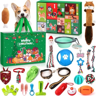 Conjunto de brinquedos e acessórios para cães em várias cores, com saco verde Merry Christmas