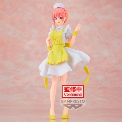 Figura colecionável anime com roupa de empregada branca e amarela