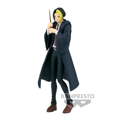 Figura colecionável de personagem masculino com capa preta segurando varinha