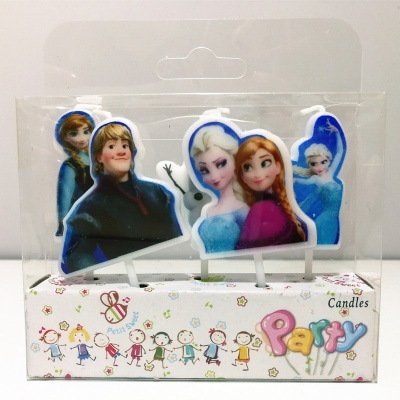 Conjunto de velas de aniversário com personagens do filme Frozen na embalagem