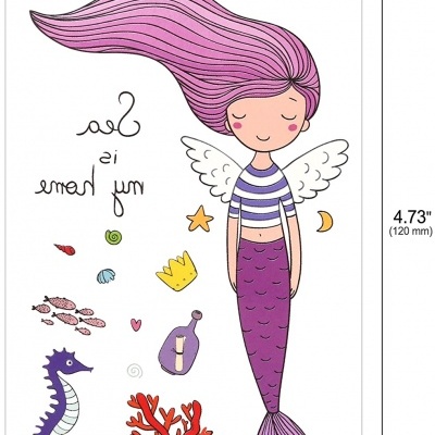 Ilustração colorida de sereia com acessórios marinhos e texto 'Sea is my home'