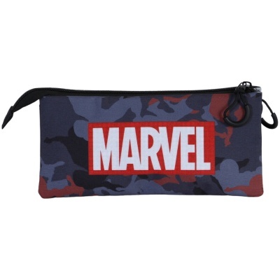 Estojo camuflado azul, preto e vermelho com etiqueta vermelha com texto branco MARVEL