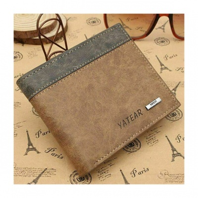 Carteira castanha e cinzenta com texto YATEAR sobre papel decorativo com desenhos da Torre Eiffel e a palavra Paris