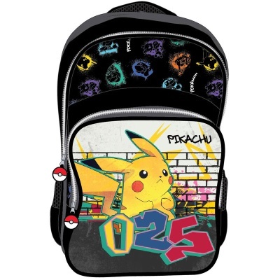 Mochila preta com estampa colorida de Pikachu e números grafitados