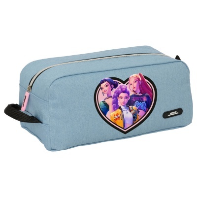 Necessaire azul claro com fecho metálico e estampa de personagens femininas num coração