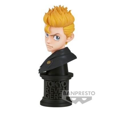Estátua busto personagem cabelo amarelo casaco preto base TOKYO REVENGERS