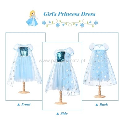 Vestido de princesa azul claro com estrelas prateadas em manequim.