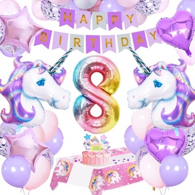 Decoração festa aniversário unicórnio com balões coloridos e número 8