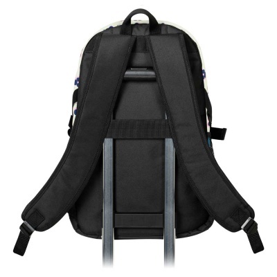 Mochila preta com alças acolchoadas atrás, encaixada em mala de viagem