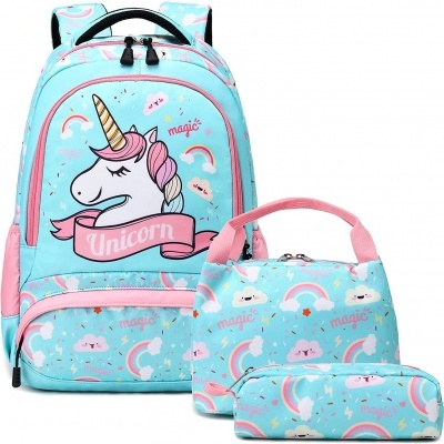 Conjunto mochila, bolsa e estojo azul claro com unicórnio, nuvens, arco-íris e texto