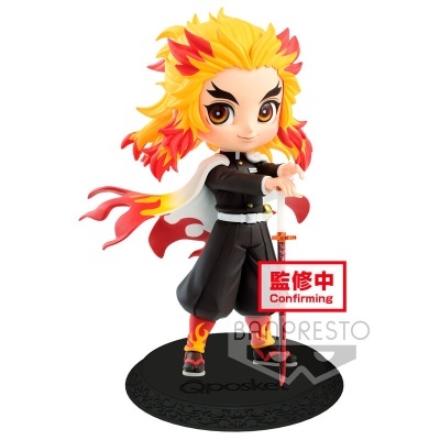Figura colecionável Qposket de personagem com cabelo amarelo e vermelho e capa