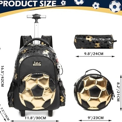 Conjunto escolar com mochila, estojo e bolsa com padrão de bolas de futebol douradas e pretas