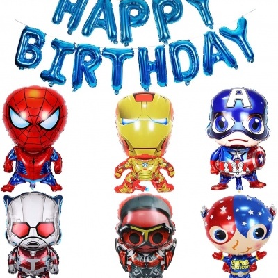 Balões de festa com personagens de super-heróis e frase HAPPY BIRTHDAY em balões azuis