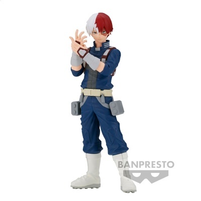 Figura de ação Banpresto personagem cabelo branco e vermelho roupa azul escura e botas brancas