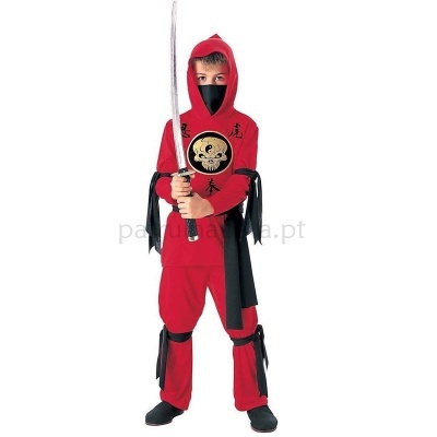 Criança com fato de ninja vermelho e máscara preta a segurar espada prateada