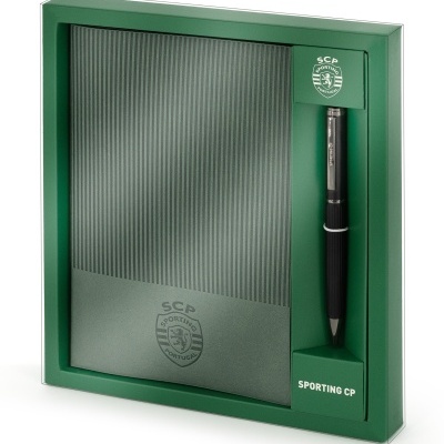 Conjunto de escrita Sporting CP com caneta preta e caderno verde em caixa verde