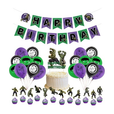 Decoração de aniversário com balões, bandeirolas, cupcake, bolo e figuras de super-herói verde e roxo