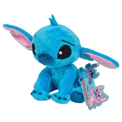 Peluche azul do personagem Stitch com orelhas rosa e etiqueta colorida