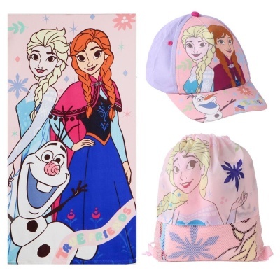 Conjunto infantil Frozen com toalha, boné e saco de tecido decorados.