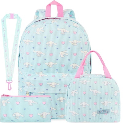 Conjunto azul claro com padrão de coelhinhos e corações, mochila, lancheira, estojo e fita para pendurar