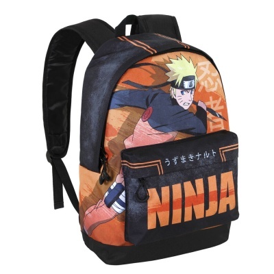 Mochila preta e laranja com personagem anime e texto NINJA na frente