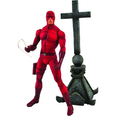Figura de ação Daredevil em vermelho com cruz de pedra ao lado