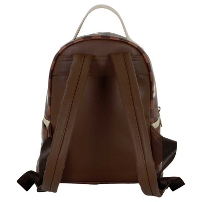 Mochila pequena castanha com alças acolchoadas e padrão de xadrez nos lados
