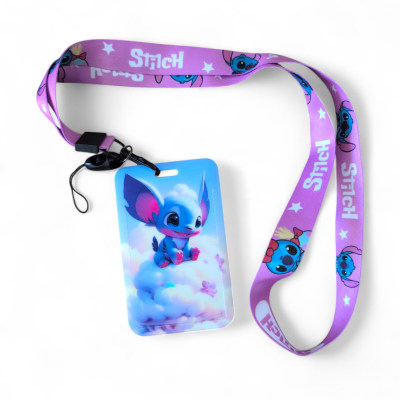 Crachá com cordão roxo e imagem do Stitch numa nuvem