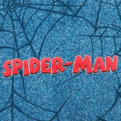 Padrão têxtil azul com estampa de teia de aranha e texto Spider-Man em vermelho