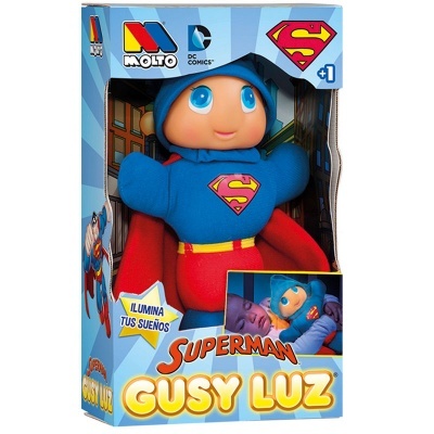 Boneco de pelúcia Superman dentro de caixa azul da Molto com texto ILUMINA TUS SUEÑOS