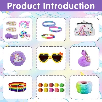 Conjunto de acessórios coloridos com temas de unicórnios, arco-íris e flores em fundo azul claro.