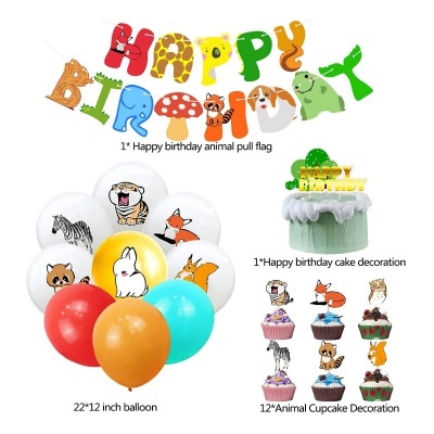 Decoração de aniversário com balões coloridos com desenhos de animais e acessórios temáticos