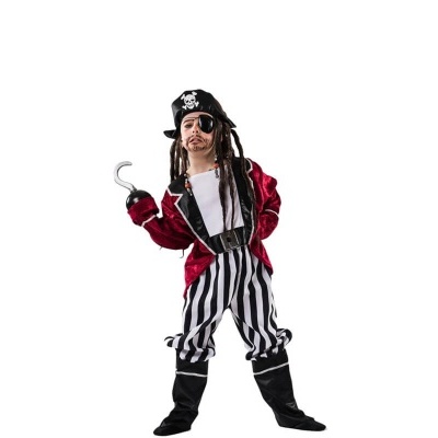 Criança com fato de pirata com gancho na mão e chapéu com caveira