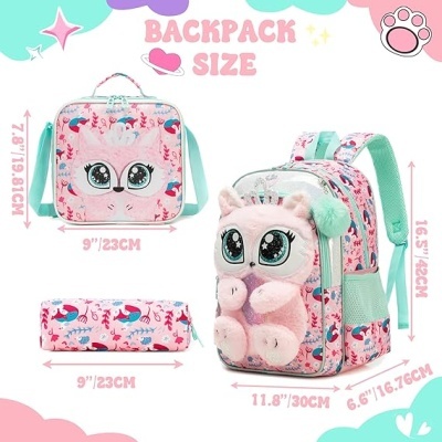 Mochila infantil cor-de-rosa com coelho em pelúcia e estojo com padrão de flamingos.