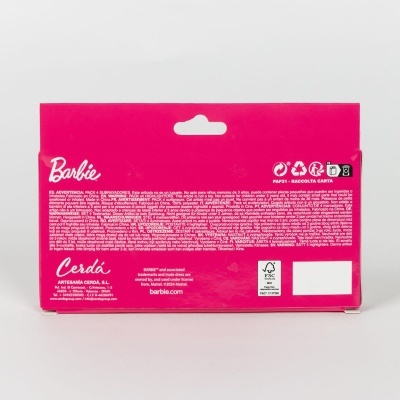 Embalagem rosa da Barbie com texto branco e símbolos de reciclagem