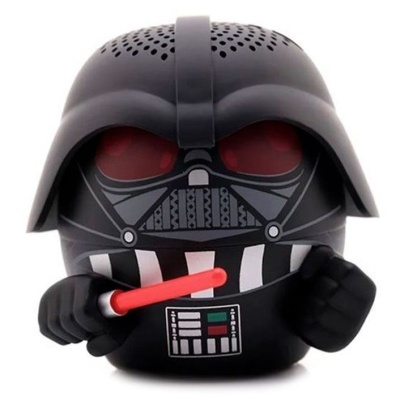 Figura vinil Darth Vader com capacete e sabre de luz vermelho