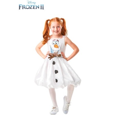 Criança com vestido branco tema Olaf de Frozen II