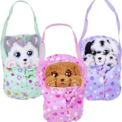Três bolsas de tecido com cabeças de peluche de cães coloridos