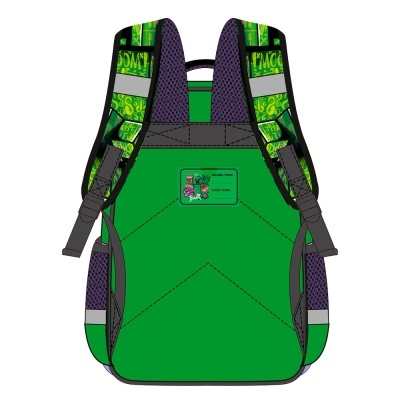 Mochila verde com alças acolchoadas em roxo e verde e etiqueta de identificação