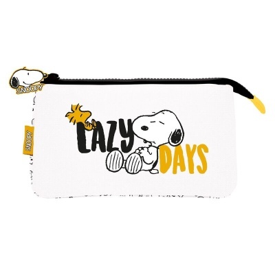 Estojo branco com fecho preto e amarelo com ilustração de Snoopy e texto LAZY DAYS