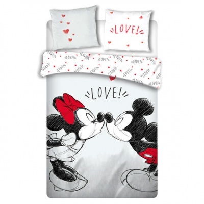 Roupa de cama com desenho de Mickey e Minnie e texto 'LOVE'