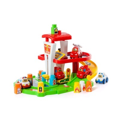 Brinquedo parque de estacionamento infantil com carros e sinais de trânsito
