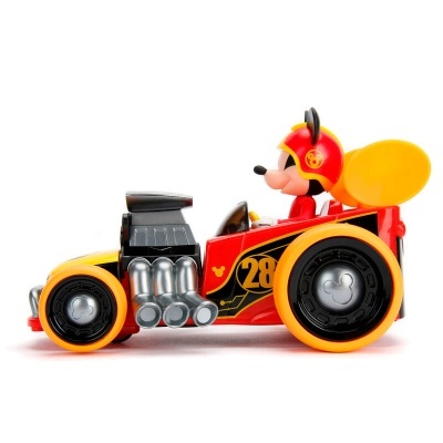 Carrinho de corrida de brinquedo vermelho e amarelo com figura de rato piloto e número 28