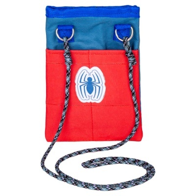 Bolsa pequena vermelha e azul com cordão e símbolo de aranha branco e azul