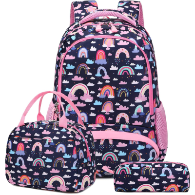 Conjunto de mochila, saco e estojo escolares com padrão colorido de arco-íris e nuvens