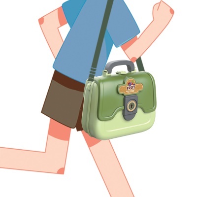 Mala verde ao ombro com rótulo FRUIT