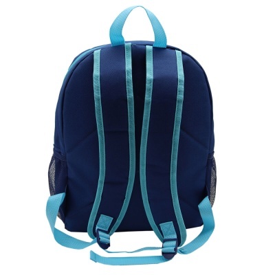 Mochila azul escura com alças azuis claras e bolsos laterais em rede preta